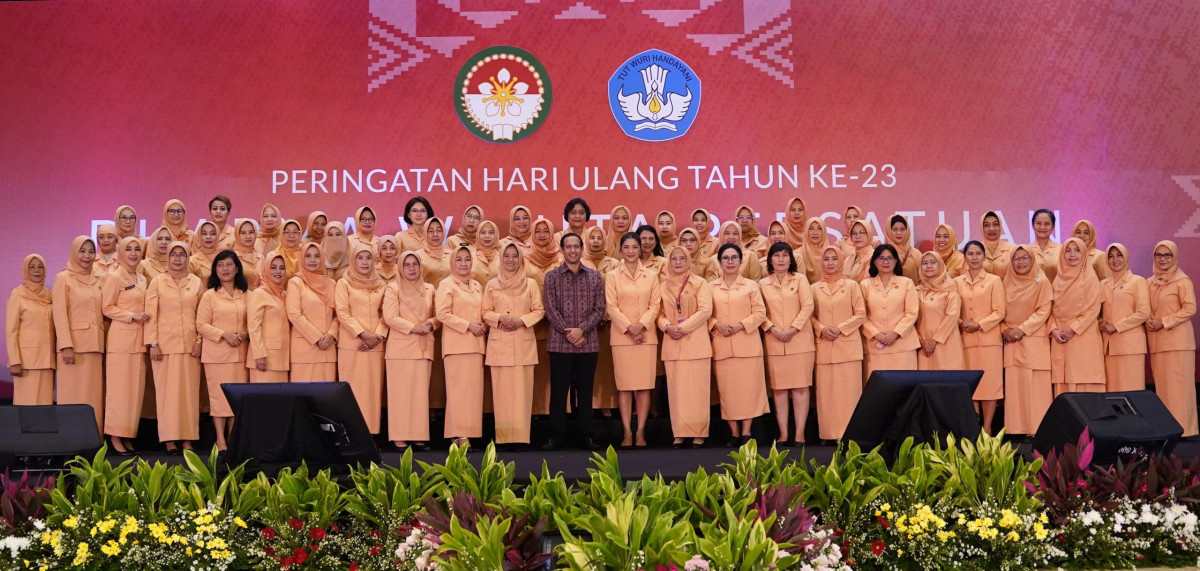 meniti Kembali Sejarah Dharma Wanita Persatuan di Indonesia (Para Wanita Hebat)